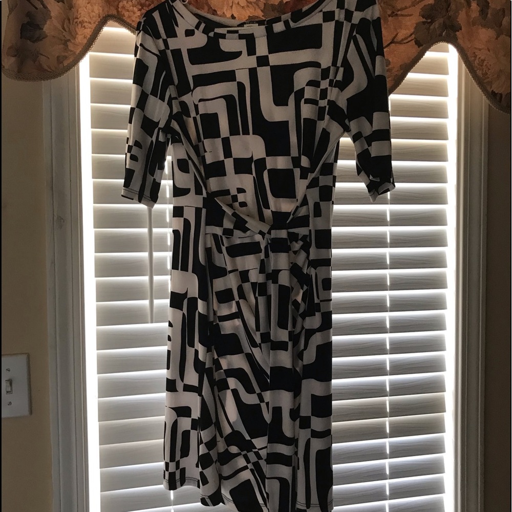 Black and white side tie dress
